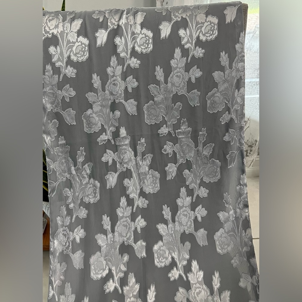 Beautiful Pattern Gray And Silver Wrap. - image 3